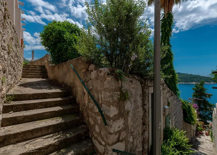 Niva 2- Stunning Sea View 2 Bedroom Apartment