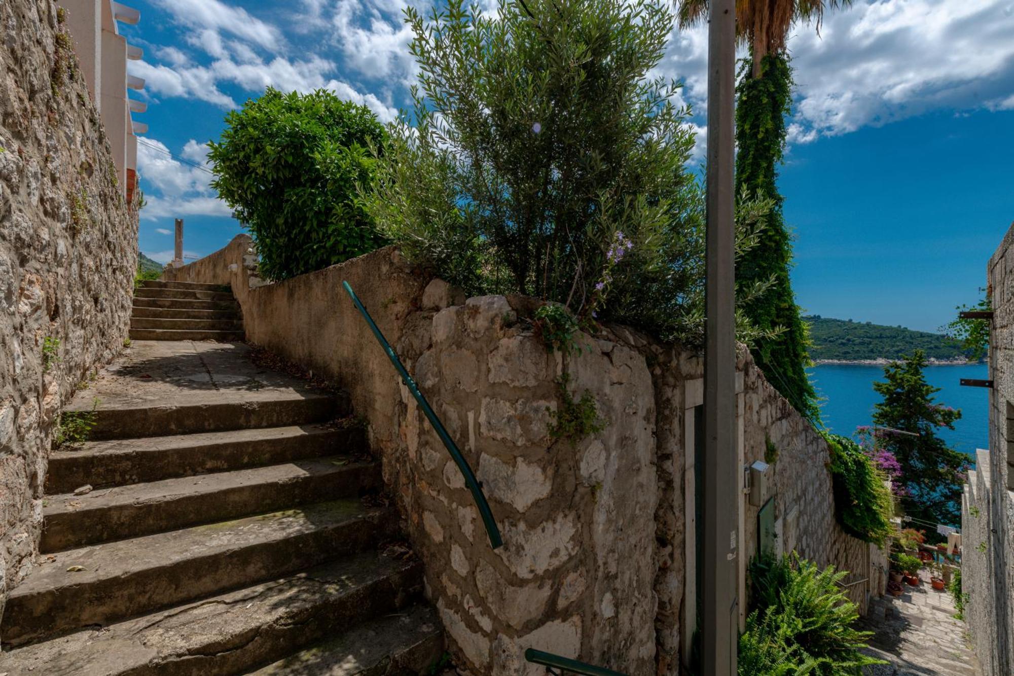 Niva 2- Stunning Sea View 2 Bedroom Apartment *